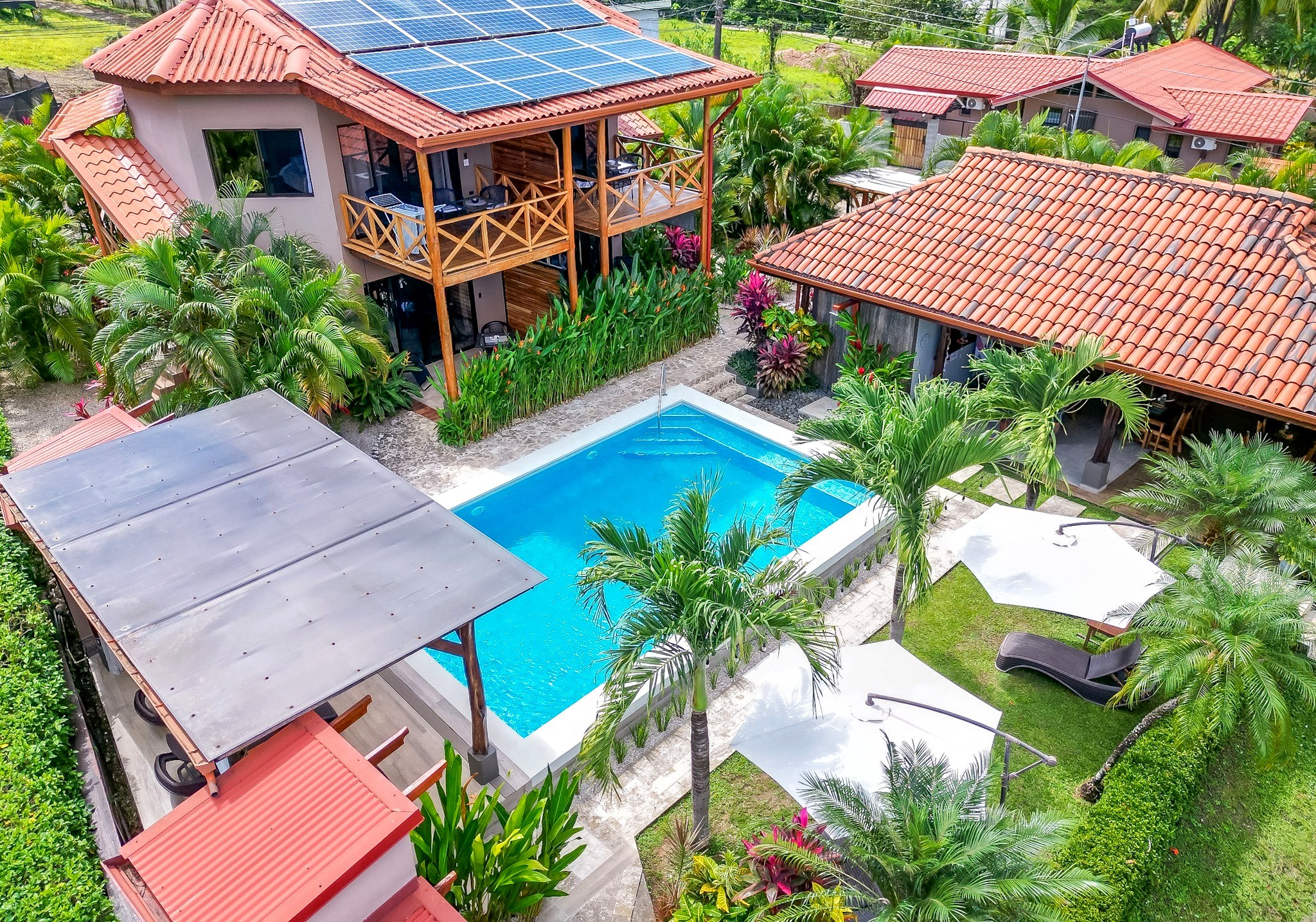 Casa Buenavista tropical hotel and pool in Playa Carrillo